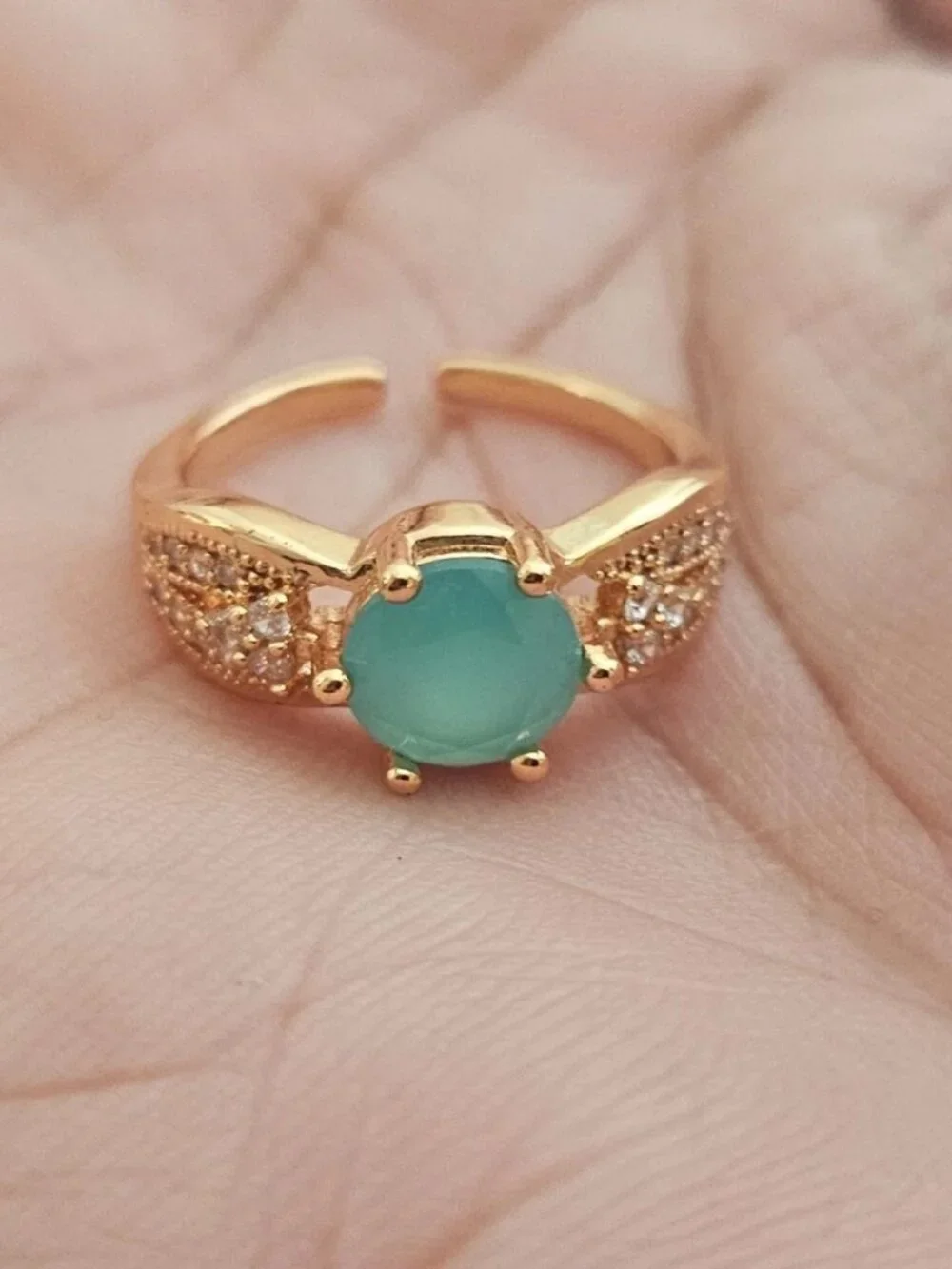 Women Ring Fashion Jewelry Faux Stone Gold Tone Fashion Ring Size 8-9 adjustable - Picture 2 of 12